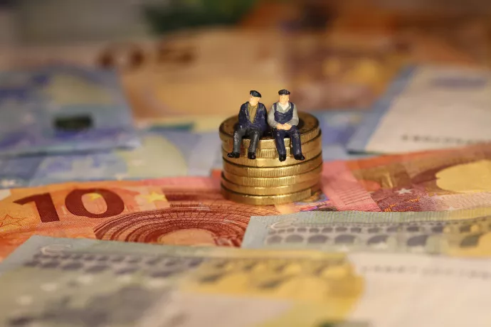 Poppetjes van senioren op euros