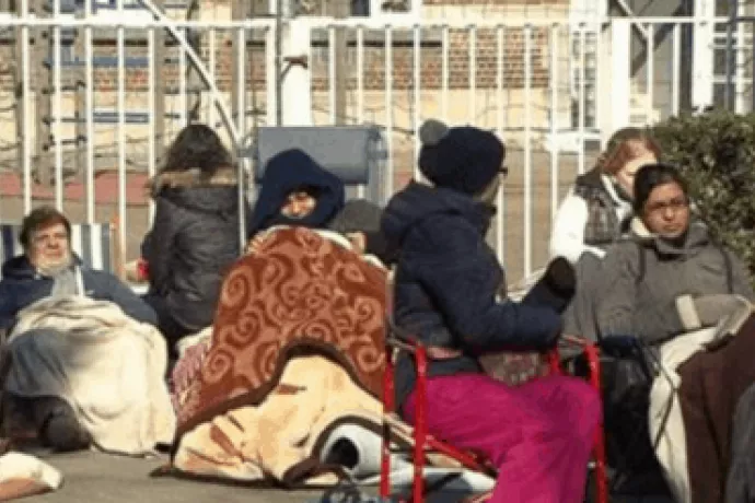 kamperen aan schoolpoort