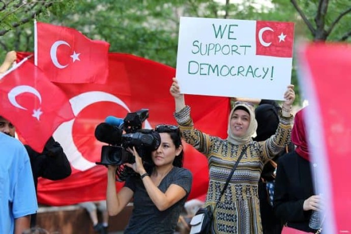 turkish-flag-protest-democracy
